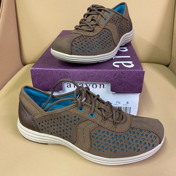 Aravon Women's Betty-AR Oxford Lace Up Sneakers - Picture 1 of 8